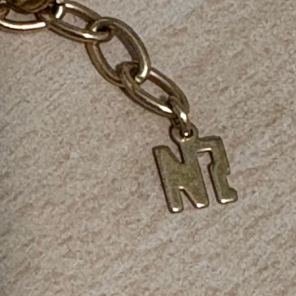 Authentic Nina Ricci Gold Pendant Necklace - Picture 2 of 3